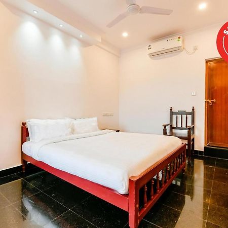 Spot On 39480 Vattekad Tourist Home Kakkanad Bagian luar foto