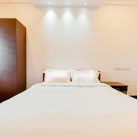 Spot On 39480 Vattekad Tourist Home Kakkanad Bagian luar foto
