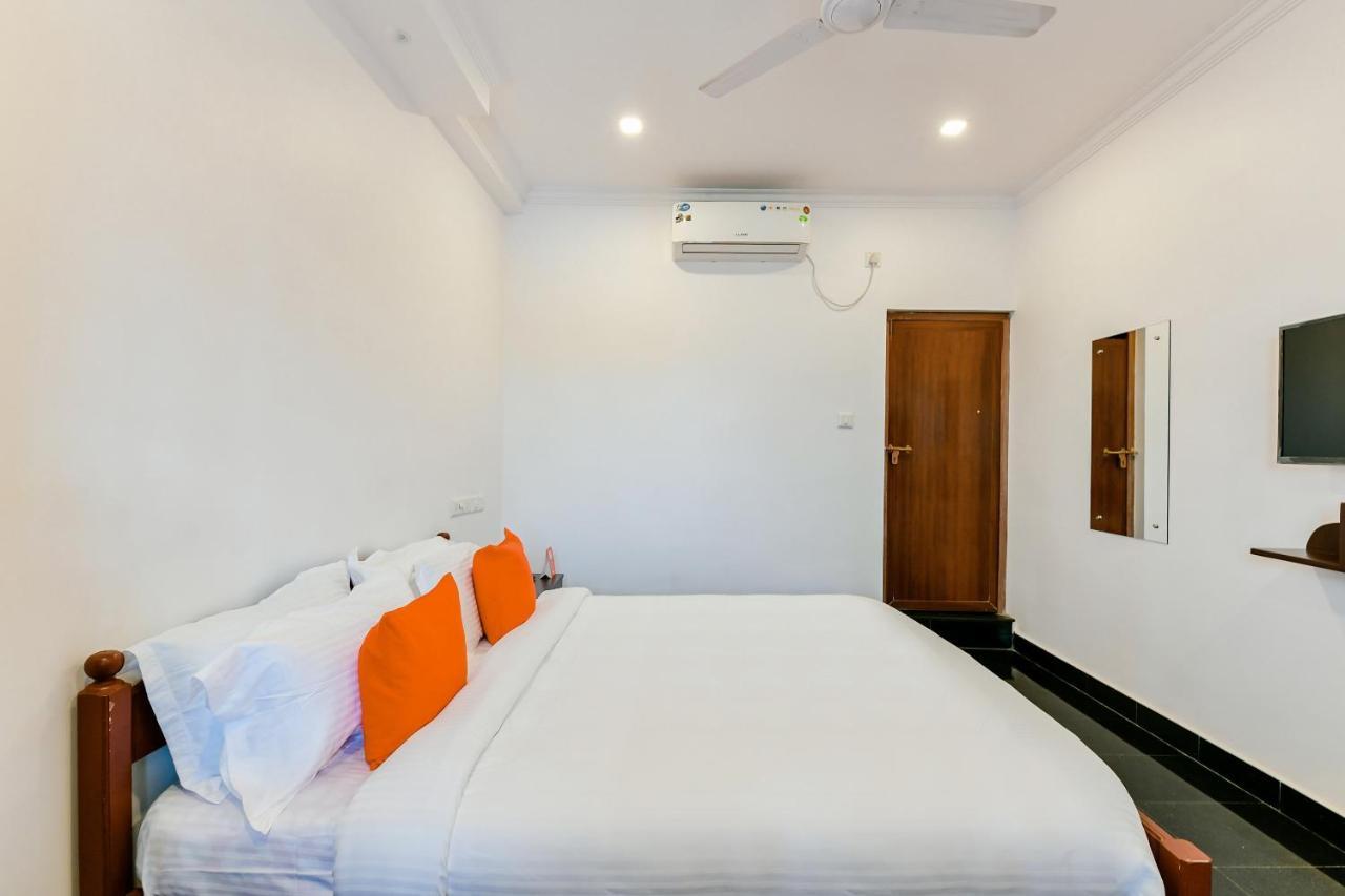 Spot On 39480 Vattekad Tourist Home Kakkanad Bagian luar foto