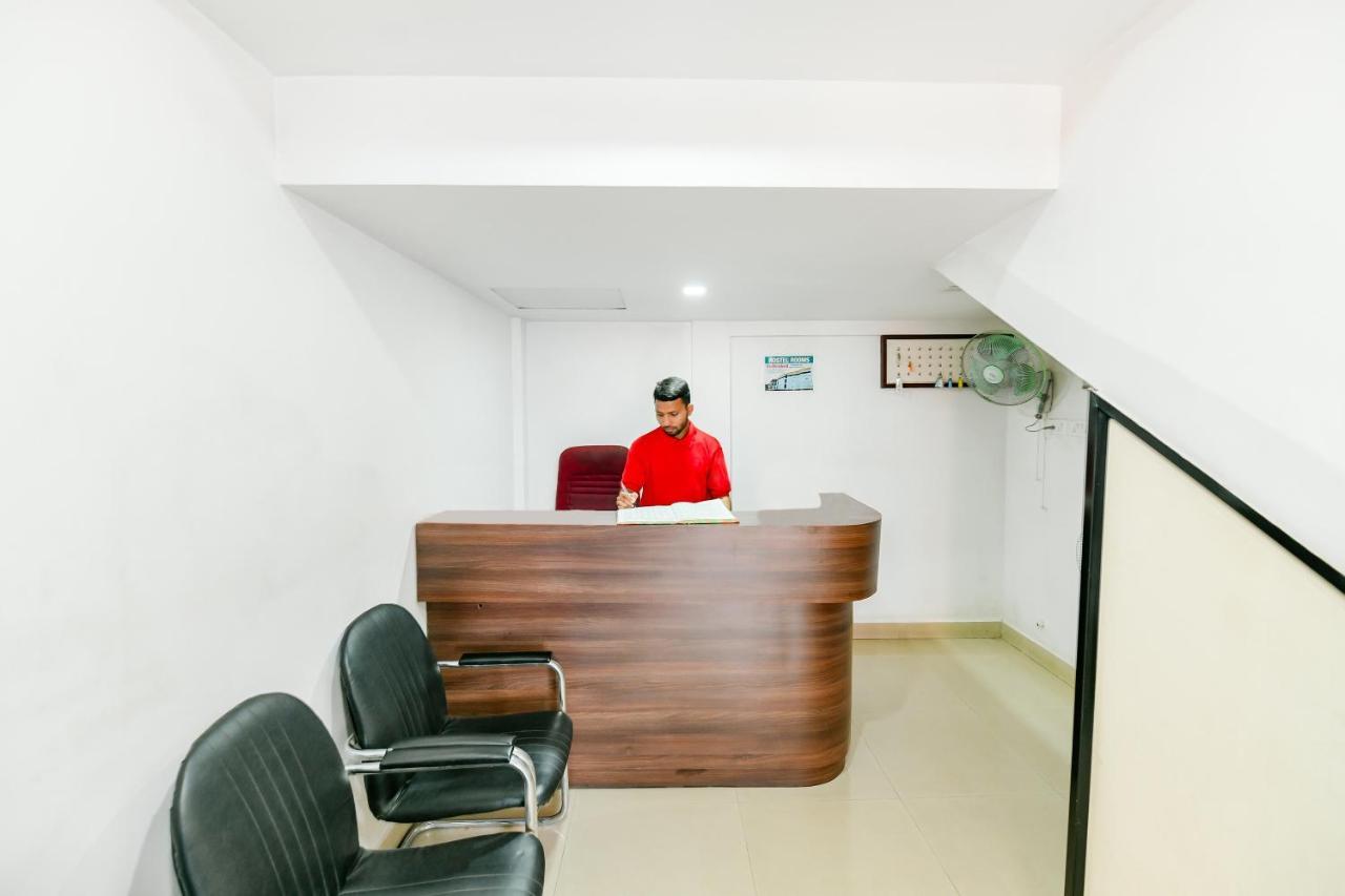 Spot On 39480 Vattekad Tourist Home Kakkanad Bagian luar foto