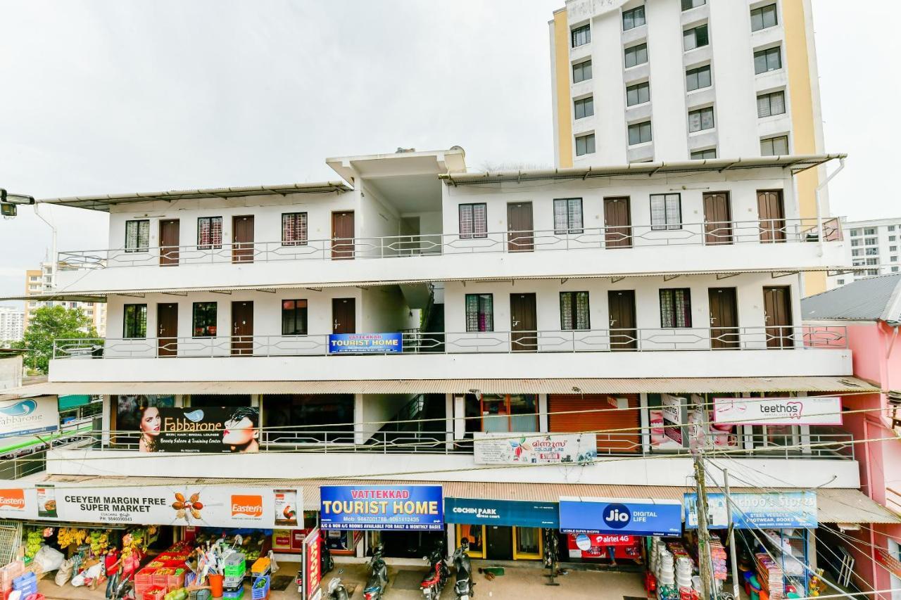 Spot On 39480 Vattekad Tourist Home Kakkanad Bagian luar foto