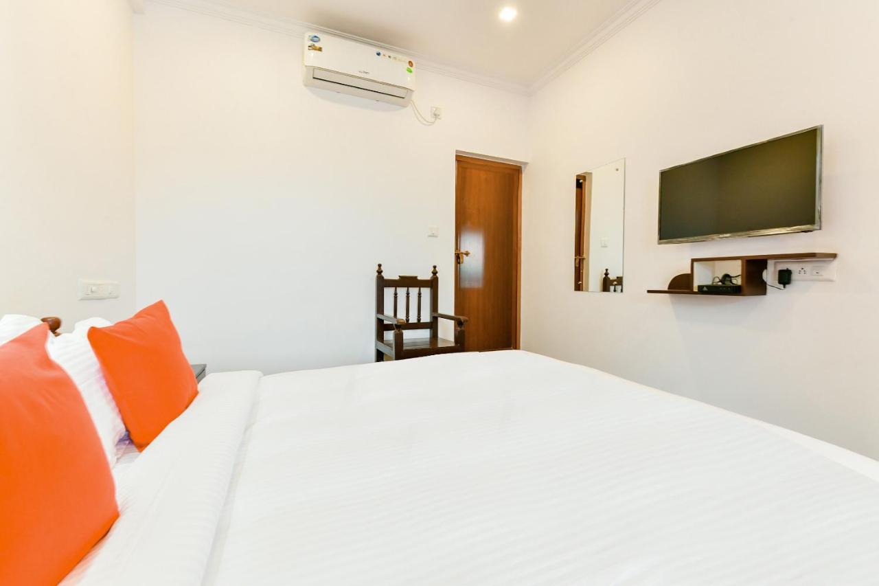 Spot On 39480 Vattekad Tourist Home Kakkanad Bagian luar foto